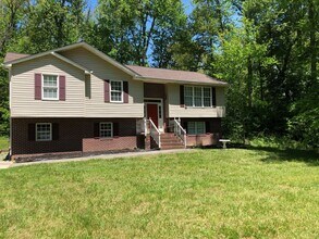 Building Photo - 4 Bedroom / 3 Bath Home   Church Hill, TN