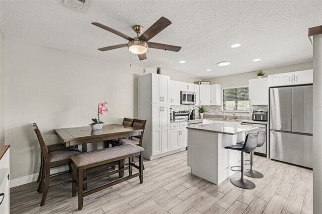 Building Photo - 8114 Oak Trace Way