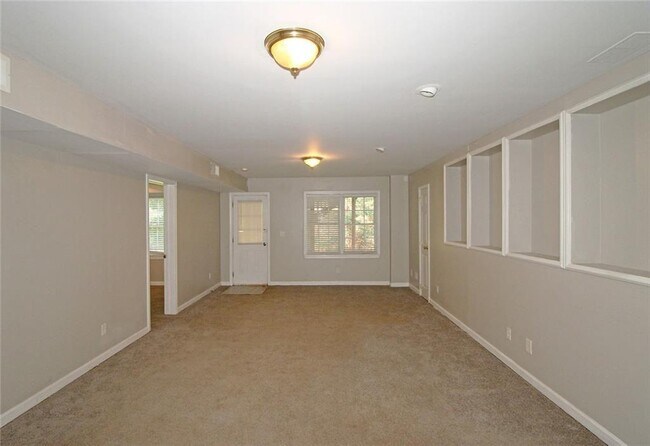 Building Photo - 1213 Kingsbury Ln