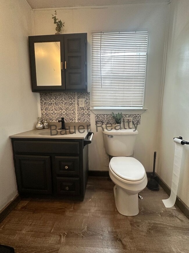 Building Photo - Three Bedroom, Country Setting