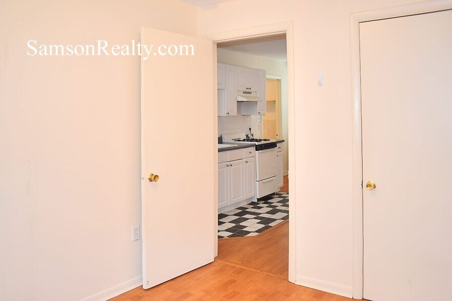 Building Photo - 108 Ives St