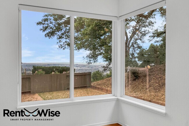 Building Photo - 315 Crestmont Dr