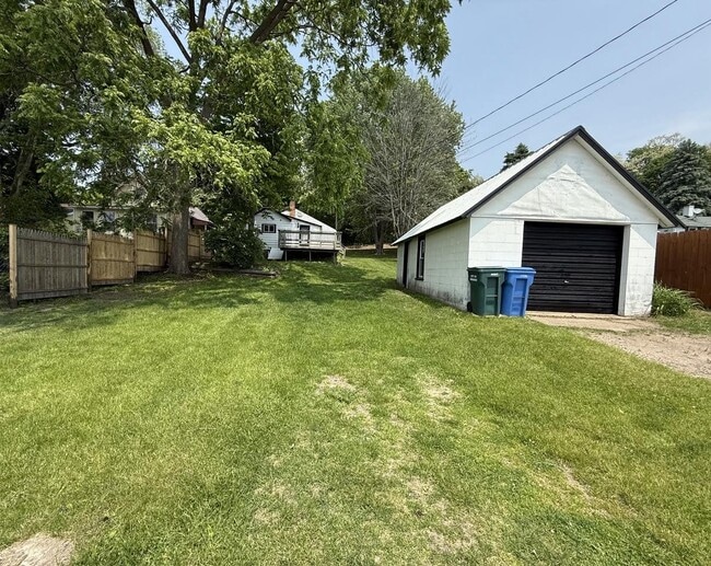 Building Photo - 415 9th Ave