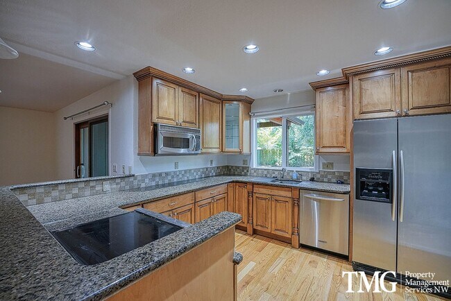 Building Photo - 3841 SE Madsen Ct