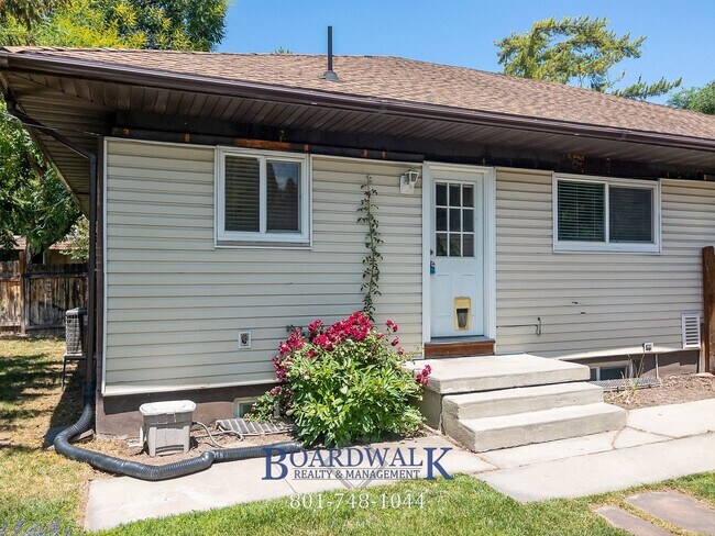 Building Photo - 1781 Lincoln Ln