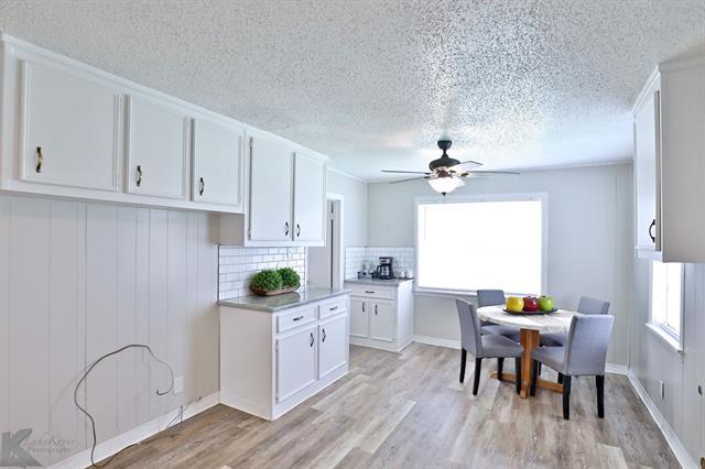 Building Photo - 5489 Encino Rd