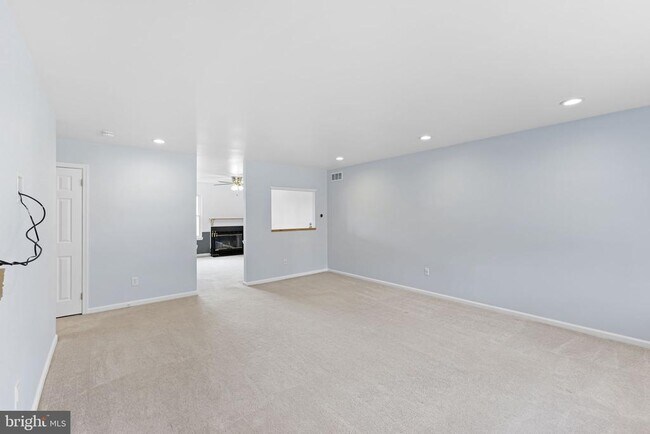 Building Photo - 219 Liberty Dr