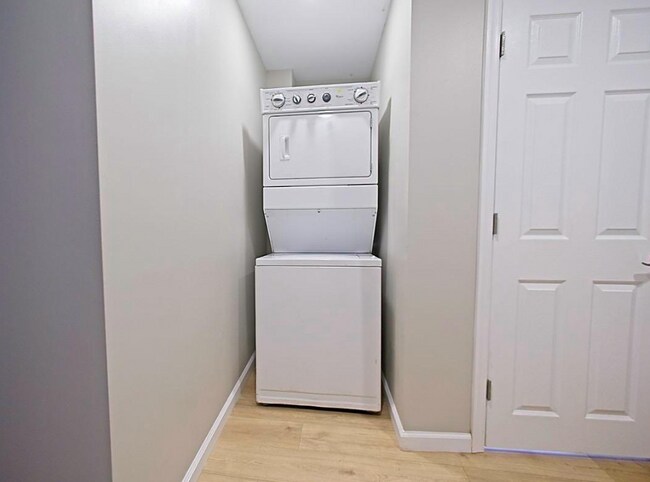 Building Photo - 1961 N Croskey St