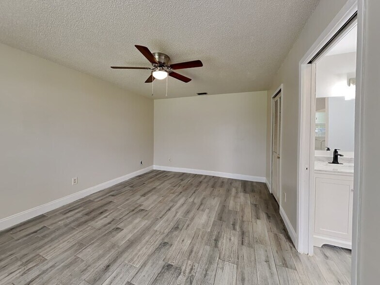 Building Photo - 2820 Abington Ave