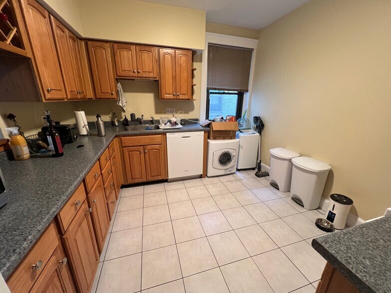 Building Photo - 1758 Commonwealth Ave