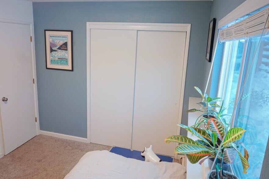 Bedroom 2 - Large Closet - 1508 Kinnikinnick St