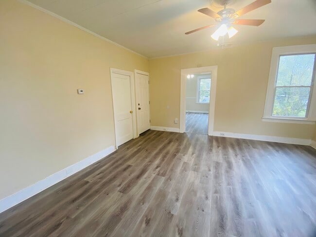 Building Photo - 7 Maple St