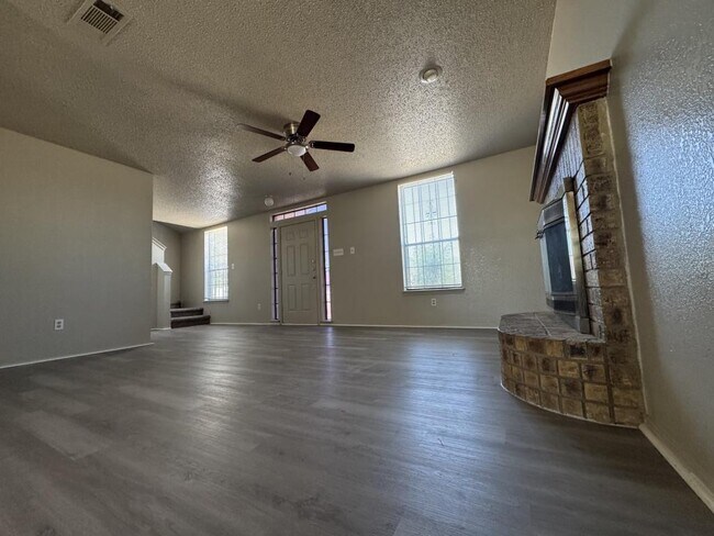 Building Photo - 2902 Bluejay Dr