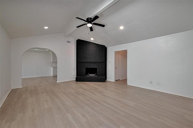 Building Photo - 6219 Canada Dr