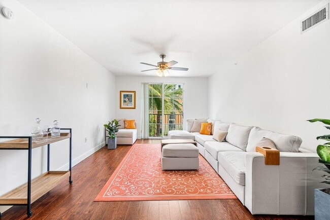 Building Photo - 720 S Sapodilla Ave