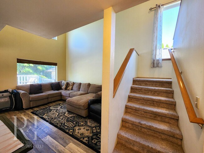 Building Photo - Inviting Vaulted 2-Story