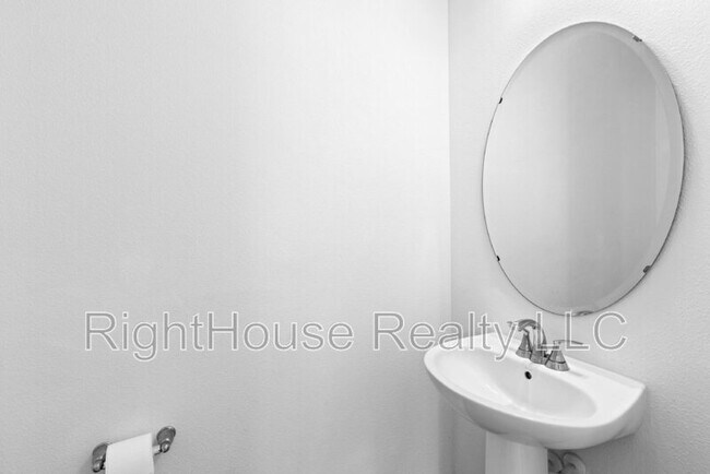 Building Photo - 675 Belgrove St