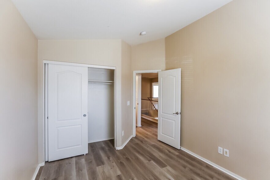 Building Photo - 12446 W San Juan Ave