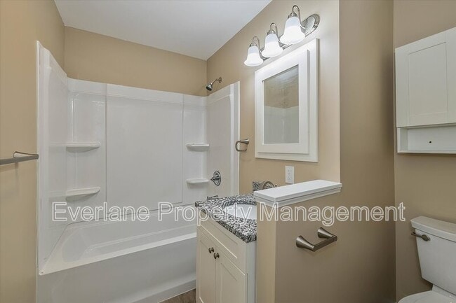 Building Photo - 1609 N Outer Dr