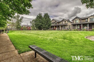 Building Photo - Gorgeous 4-bedroom Townhome with garage and washer / dryer in unit.