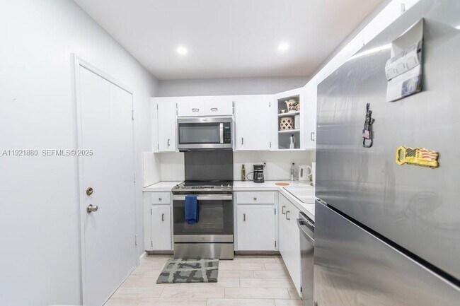 Building Photo - 5840 NE 22nd Way