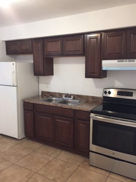 Building Photo - 2139 W Glenrosa Ave