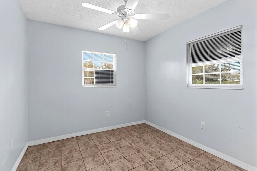 Building Photo - 2250 N Bennett Rd