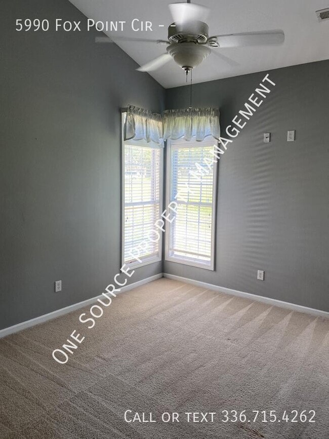 Building Photo - 5990 Fox Point Cir