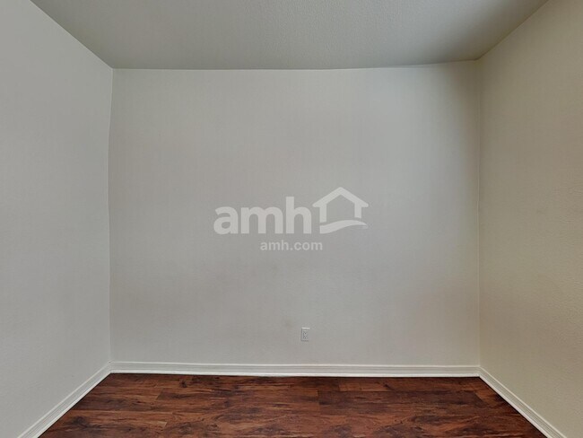 Building Photo - 138 E Calle Del Rondador