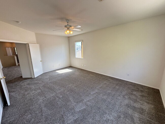 Building Photo - 10319 Splendor Ridge Ave