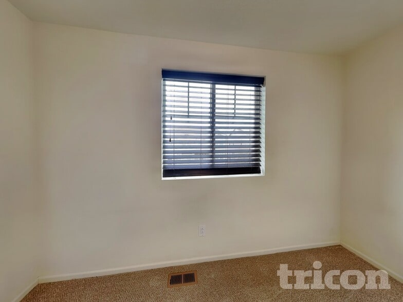 Building Photo - 21895 E Radcliff Cir