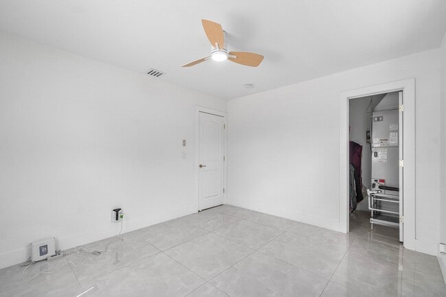 Building Photo - 403 S 13th Ct