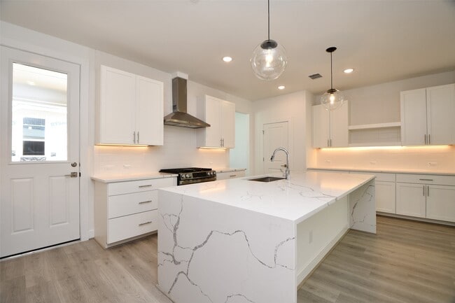 Building Photo - 2209 Via Laura Ln