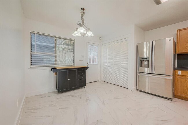 Building Photo - 20939 Young Meadows Way