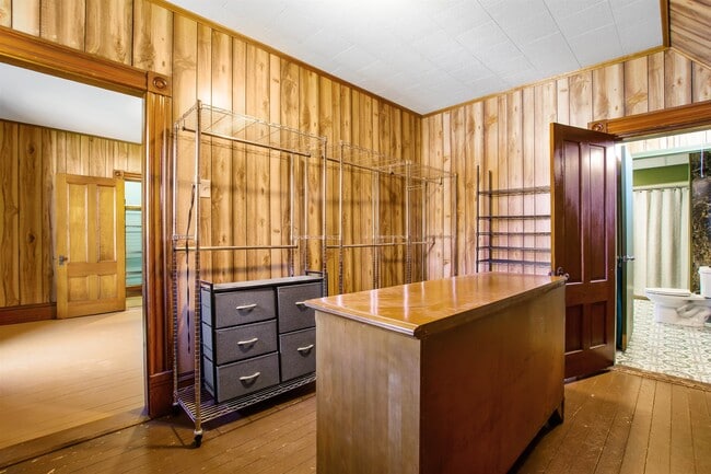 Building Photo - 19 Pine St