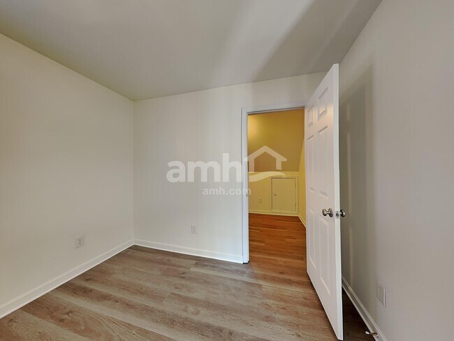 Building Photo - 1312 Ujamaa Dr