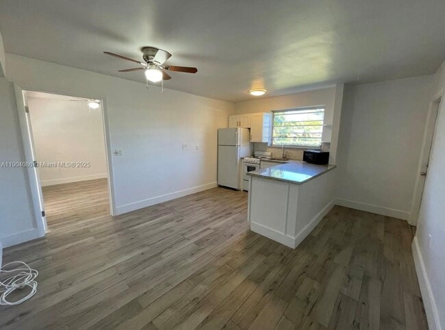 Building Photo - 1810 SW 33rd Ave