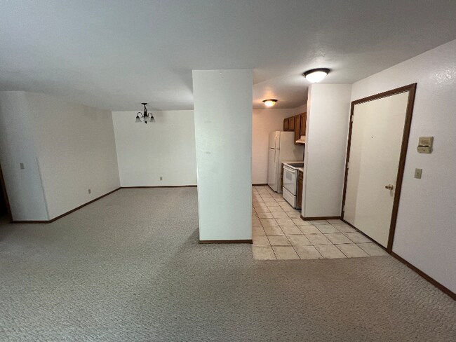 Building Photo - 3572 W Shawnee Rd
