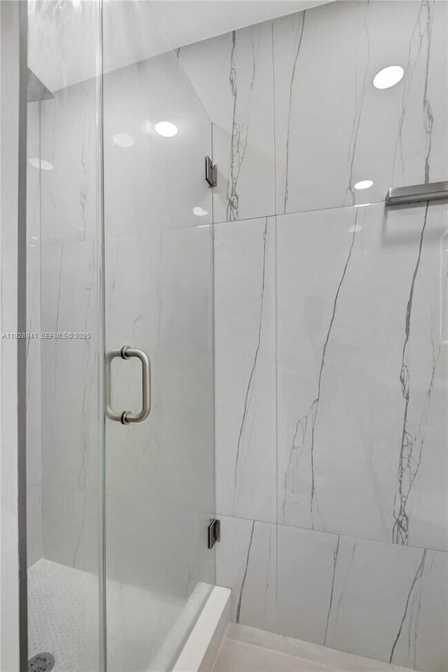 Building Photo - 708 Normandy Ln