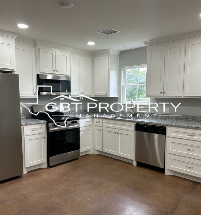 Building Photo - Brand New 3 bed 2 bath House!