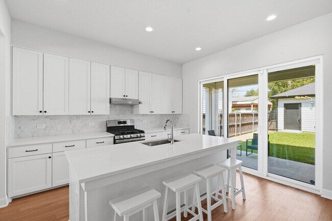 Building Photo - 3205 Forest Park Blvd