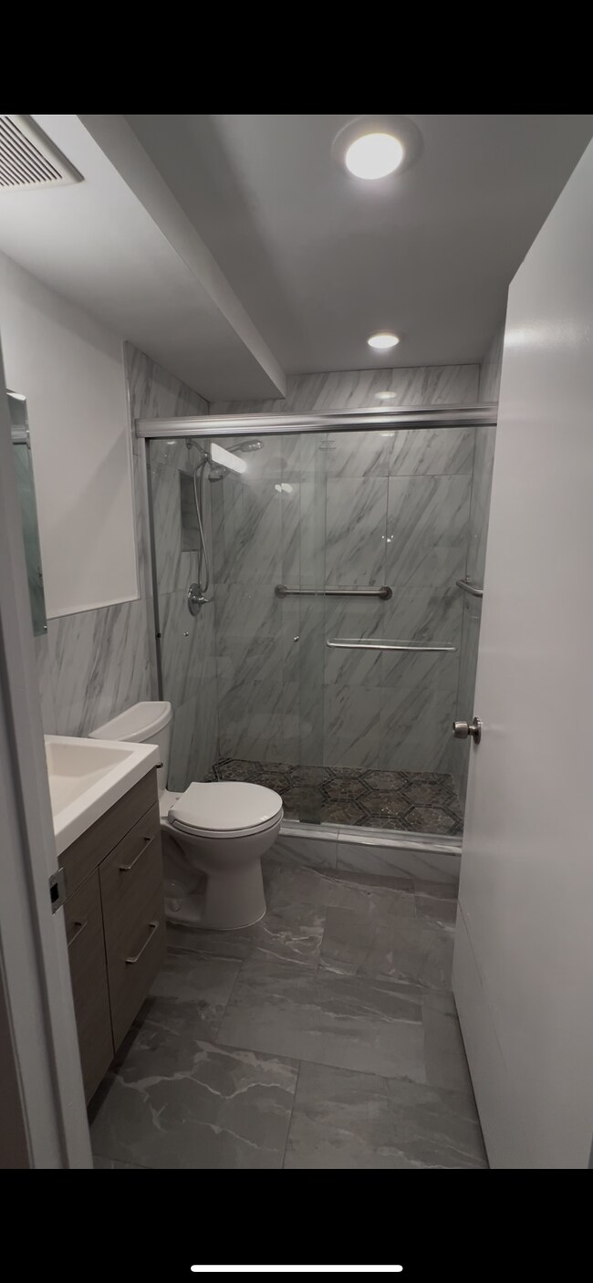 main bathroom - 24 Palmetto St