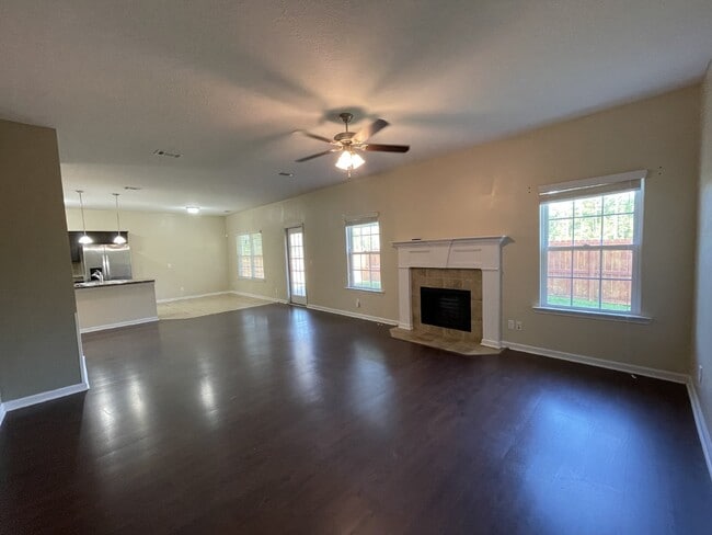 Building Photo - Home For Rent