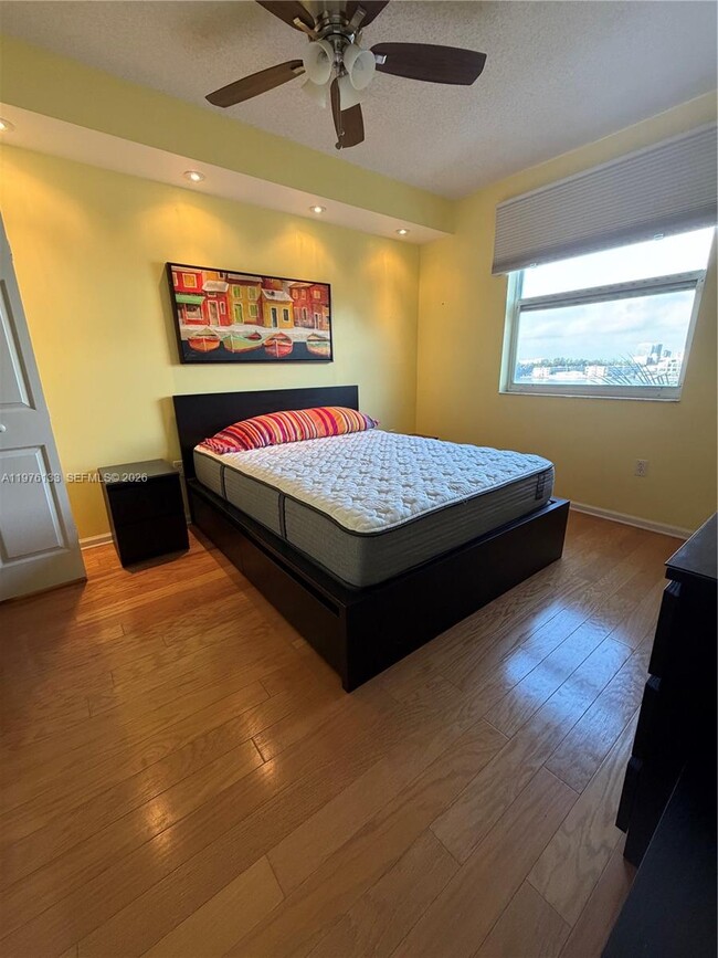 Building Photo - 17100 N Bay Rd