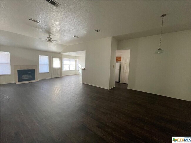 Building Photo - 509 Redbud Dr