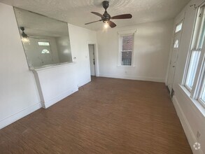 Building Photo - 3 bedroom 1 bath home located in McKeesport