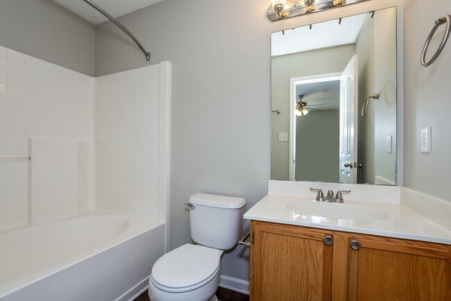 Building Photo - 11412 Northwoods Forest Dr