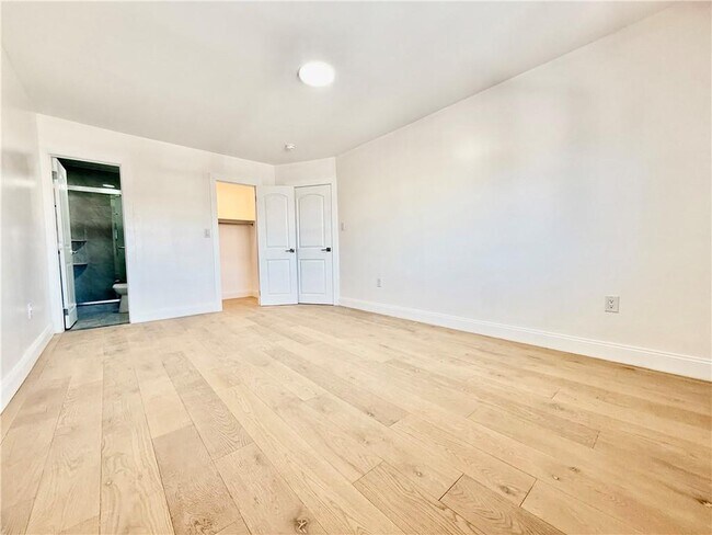 Building Photo - 1807 Shore Pkwy