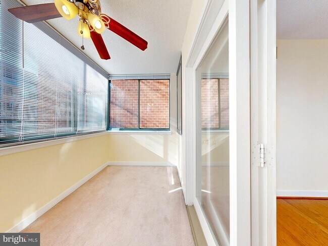 Building Photo - 1045 N Utah St