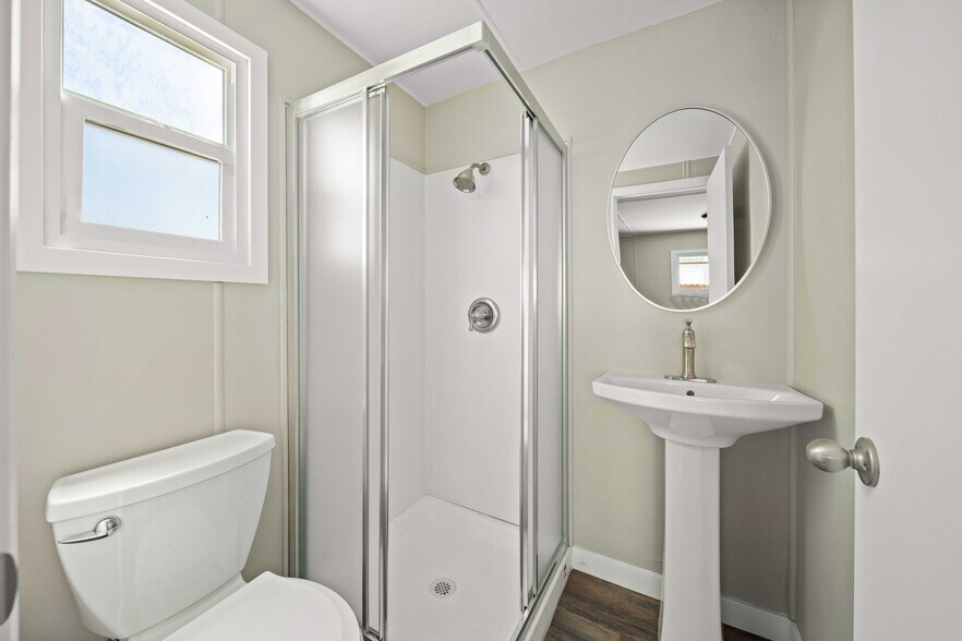 Building Photo - 3300 15th St W